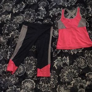 I’m selling this workout outfit
